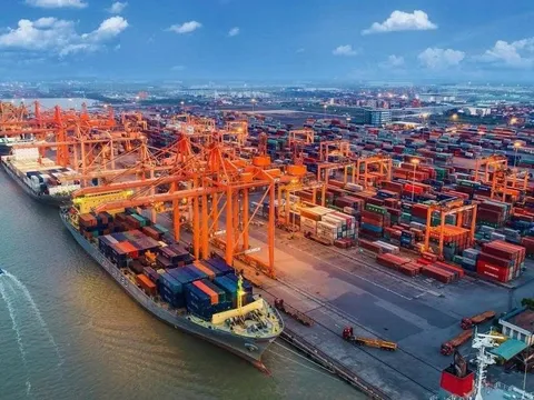 Xuất nhập khẩu 4 tháng đầu năm vượt 344 tỷ USD, nhưng Việt Nam bất ngờ quay lại trạng thái nhập siêu hơn 7 tỷ USD