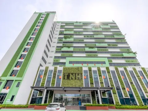 Bệnh viện TNH liên tiếp biến động: Thay Chủ tịch, đổi Tổng giám đốc, thành viên HĐQT bán sạch cổ phiếu trước thềm đại hội bất thường