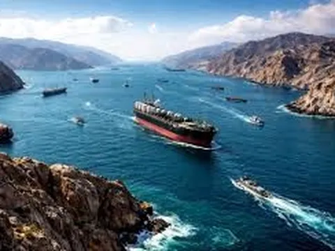 Eo biển Hormuz gần như tê liệt: Cước tàu vượt đỉnh Covid, hàng hóa mắc kẹt khắp thế giới, doanh nghiệp than “ác mộng logistics”