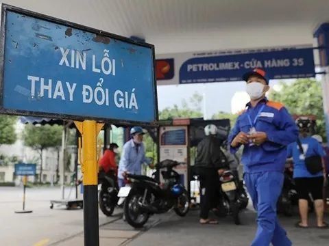 Giá xăng hạ nhiệt giữa biến động Trung Đông, RON95 còn hơn 24.000 đồng/lít