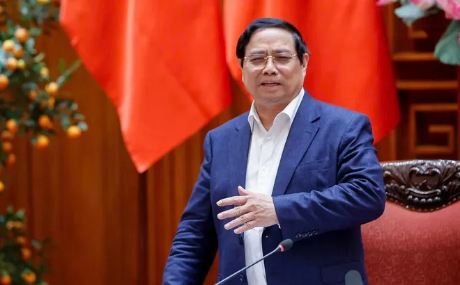 Thủ tướng: 'Khuyến khích người dân sử dụng xe điện, tiết kiệm xăng dầu'